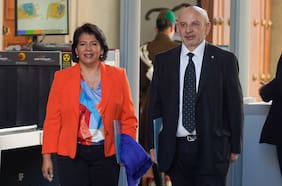 Senadores de oposición se reúnen con ministros García y Quiroz en medio de choque por el plan de reconstrucción de Kast