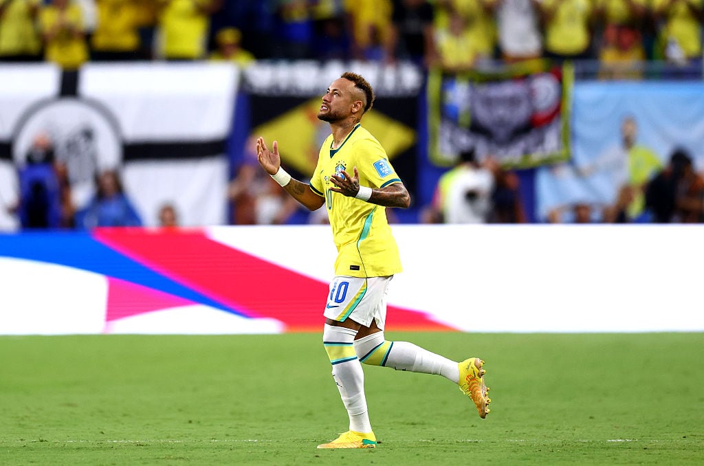 Una ovación, un beso a su hijo y un abrazo de Ronaldinho: la emotiva jornada que marcó el retorno Neymar en Brasil