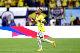 Una ovación, un beso a su hijo y un abrazo de Ronaldinho: la emotiva jornada que marcó el retorno Neymar en Brasil