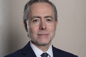 El director ejecutivo del Coordinador, Ernesto Huber, quien enfrentó el megaapagón del 25F, renuncia a su cargo