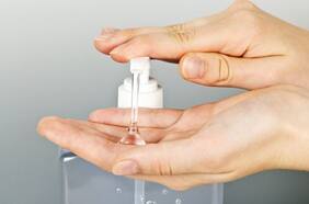 Seremi de Salud Metropolitana inicia sumario por compra de más de mil litros de alcohol gel no certificado