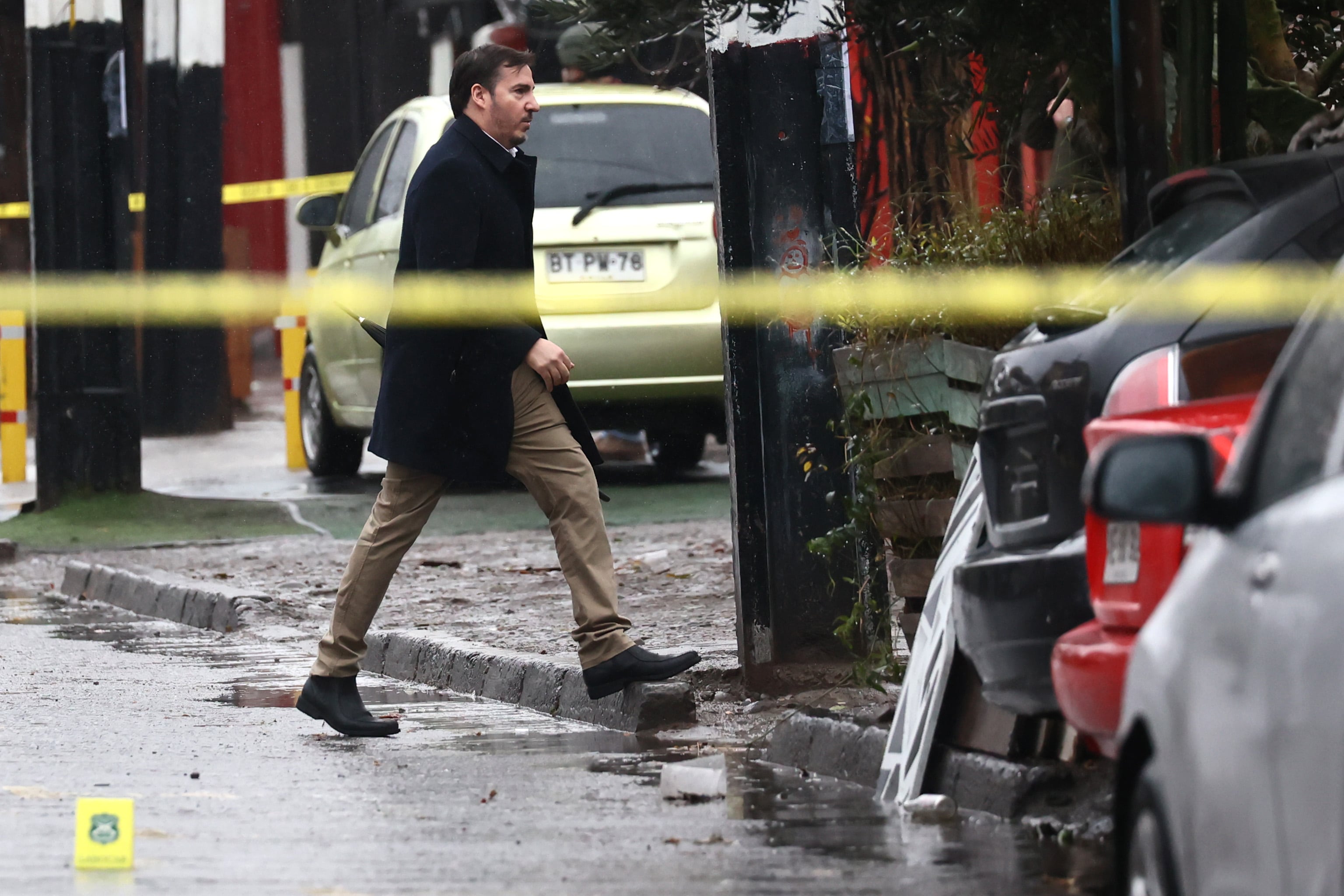 Sujeto que disparó a carabineros en Lo Espejo usó arma automática o similar e investigación apunta a que escapó en bus