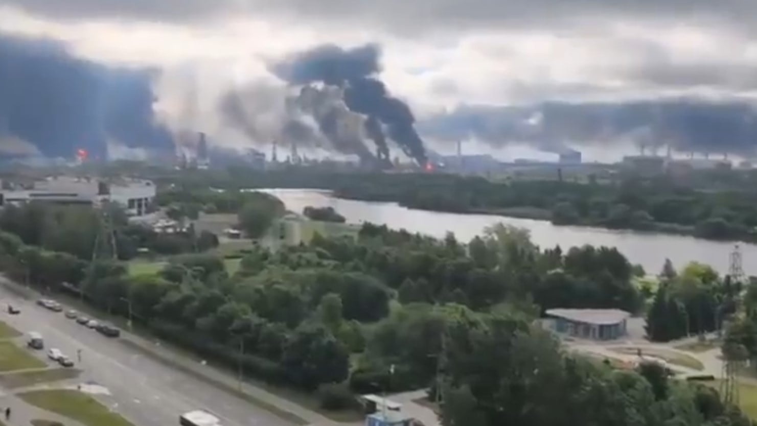 "Si Ucrania arde, Moscú también arderá": Zelenski reivindica uno de los peores ataques a Rusia con más de 500 drones