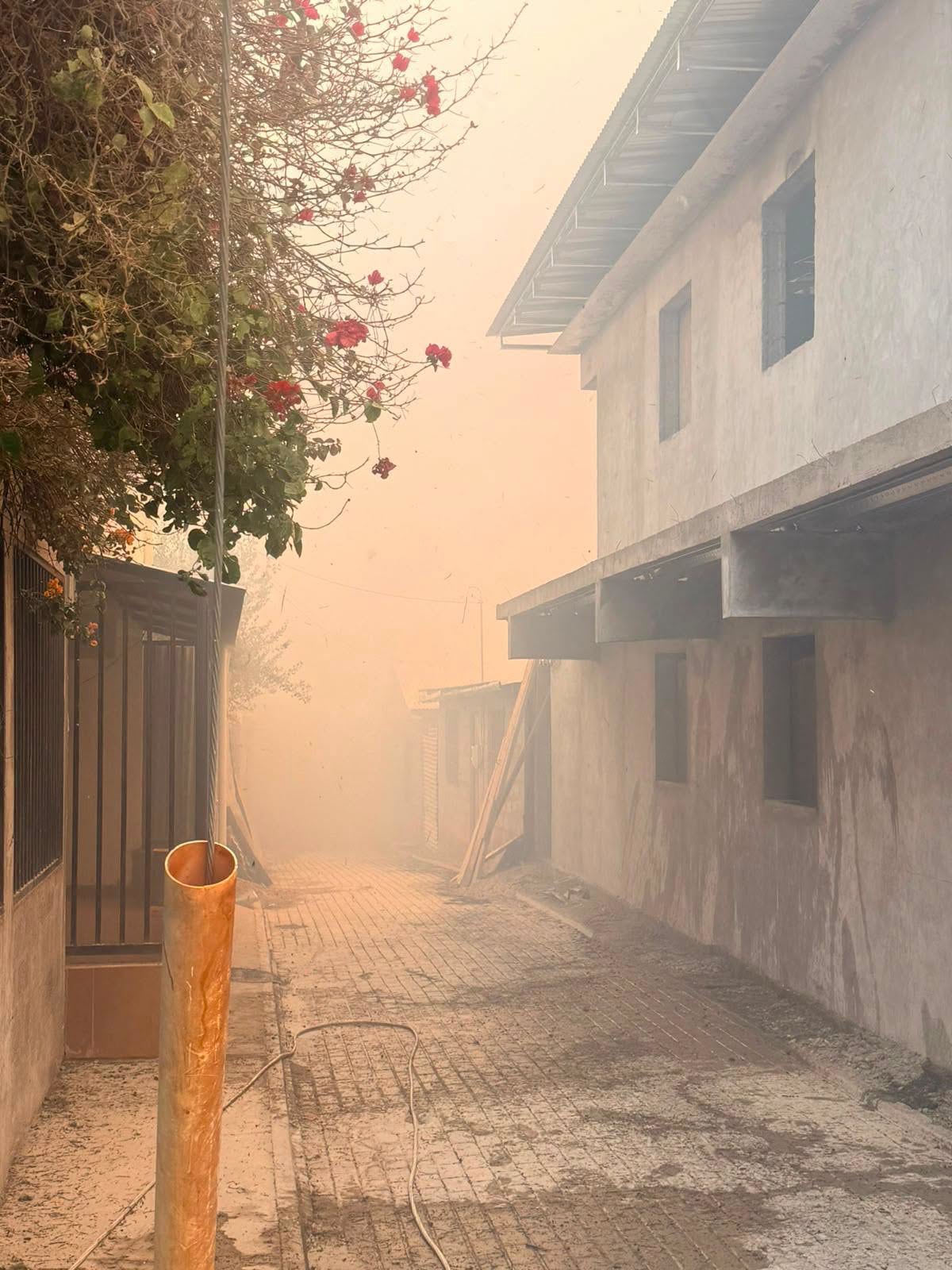 Llaman a evacuar población en Arturo Prat con O’Higgins en Camiña, región de Tarapacá, por incendio forestal