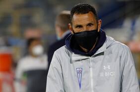 El crédito de Poyet se agota en Universidad Católica: el camarín y la dirigencia se alejan del DT