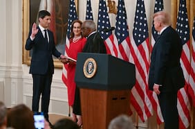 Kevin Warsh, el candidato de Trump, jura como nuevo presidente de la Fed
