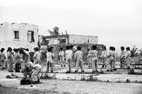 Dan a conocer inéditas fotos de la enigmática mansión abandonada hace más de medio siglo en Santiago