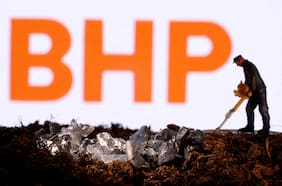 Gigante minera BHP reporta caída en sus ganancias ante menores precios del hierro y carbón