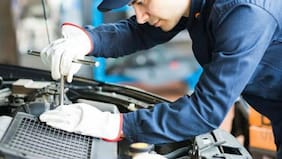 Alza de bencina: 3 profesores de mecánica entregan más de 20 consejos para ahorrar combustible