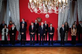 Gabinete de Kast queda compuesto por 63,6% de hombres y 36,4% de mujeres tras salida de Duco
