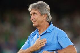 “Tiene su firma propia en el fútbol”: el sincero elogio del DT de Nottingham Forest a Manuel Pellegrini