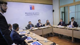 Ministro Gajardo se reúne con futuras autoridades de Justicia en medio de crisis en Gendarmería