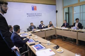 Ministro Gajardo se reúne con futuras autoridades de Justicia en medio de crisis en Gendarmería