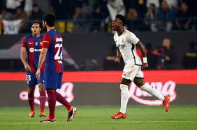 Con un Vinícius excelso: el Real Madrid arrolla al Barcelona y es campeón de la Supercopa de España