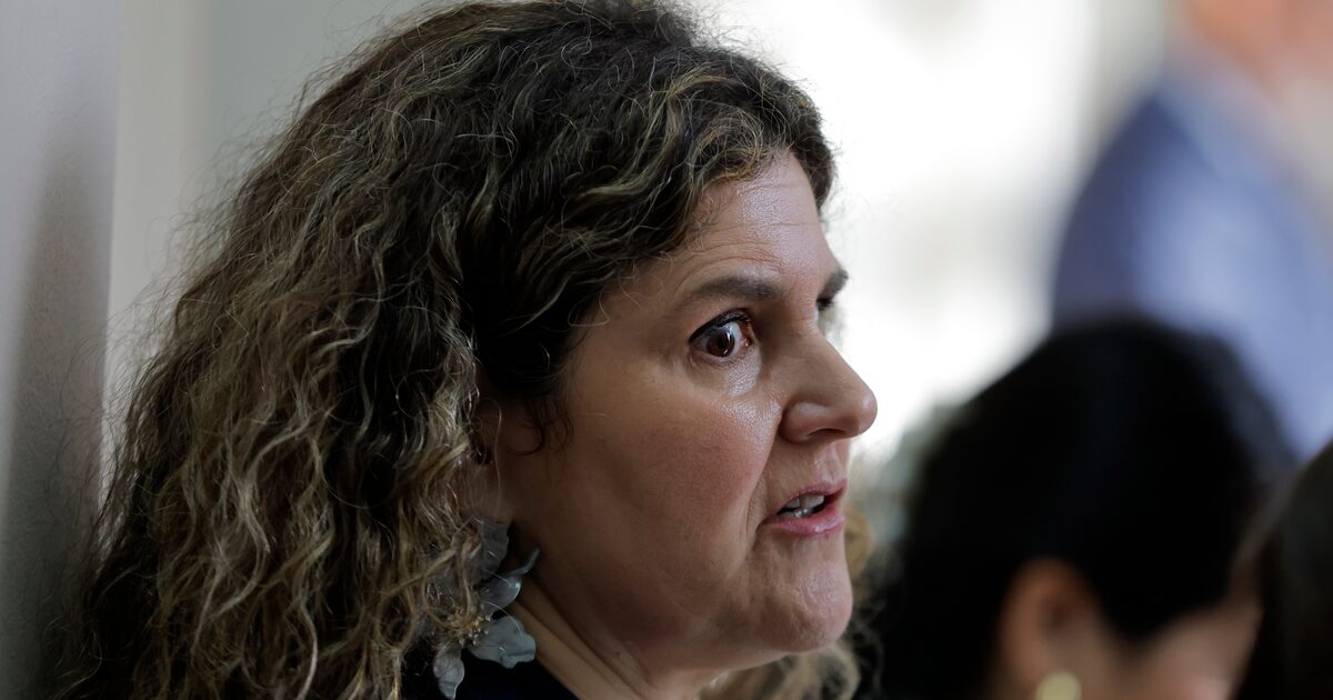 Abogada defiende silencio de senadora Allende Abogada defiende silencio de senadora Allende