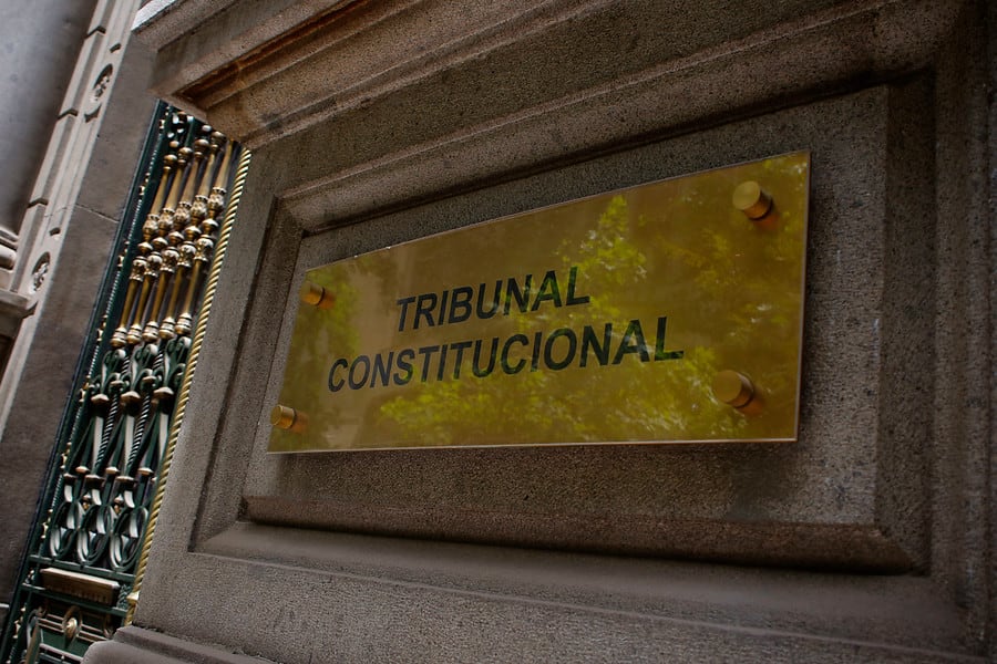 Madre recurre al TC para forzar acusación penal de expareja por muerte de su hijo en accidente de tránsito en Chicureo