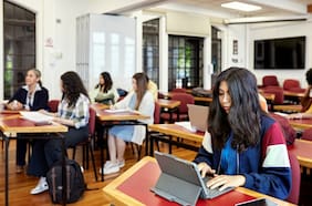 Sin becas ni estrategia