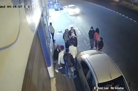 Imágenes sensibles: el momento en que un grupo de venezolanos asesinan a joven en plena Alameda