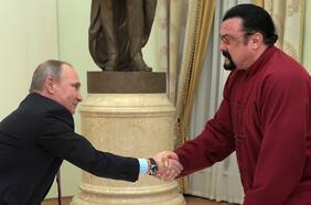 ¿Por qué Vladimir Putin condecoró al actor estadounidense Steven Seagal?