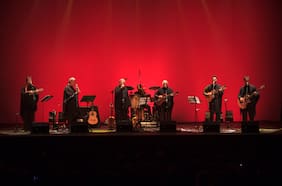 Quilapayún suma elenco femenino para interpretar la “Cantata Santa María de Iquique”
