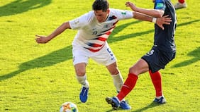 Se retira a los 25 años: el ocaso de la carrera del delantero que le dijo que no a la Roja