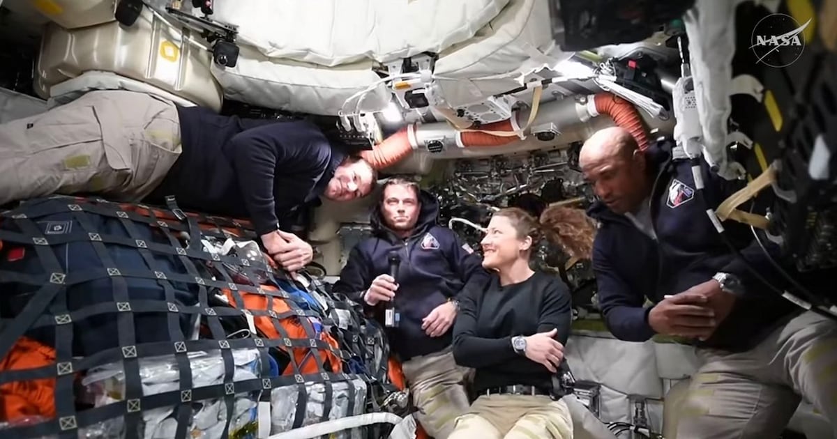 Artemis II se acerca a la Luna y prepara sobrevuelo lunar