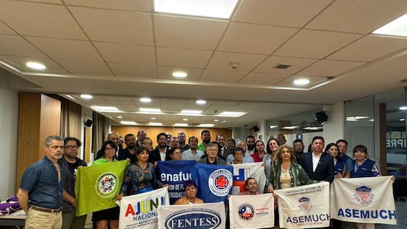 Gobierno incluye norma para restringir el despido de trabajadores en reajuste público y genera fuerte rechazo de la oposición