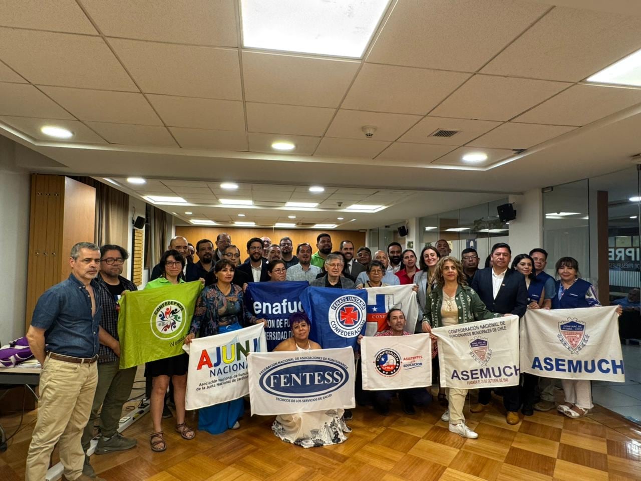 Experto advierte que el "infierno" argentino puede repetirse en Chile si no se corrige el empleo público