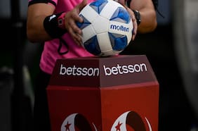 El gobierno entra de lleno a rayarles la cancha a las casas de apuestas: las indicaciones para regular los juegos de azar online que tienen en jaque al fútbol chileno