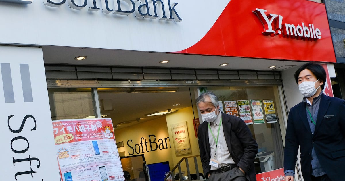 Nvidia rompe récords bursátiles mientras se intensifica el debate sobre la burbuja de la inteligencia artificial:¿Es la revolución o la antesala de un desplome?