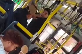 Pasajeros en un bus RED viven momentos de terror en medio de pelea de extranjeros
