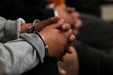 Amplían hasta el miércoles detención de excarabineros acusados por agresión sexual y eventual encubrimiento en Valparaíso