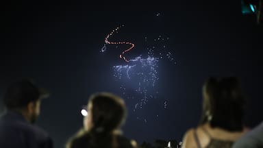 Show de drones gratis en Santiago este lunes: ¿A qué hora y dónde verlo?