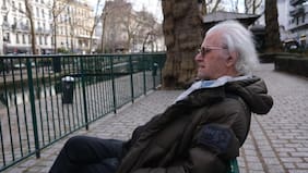 Eduardo Carrasco deja para siempre el poncho negro de Quilapayún: “No voy a volver a vivir en Chile”