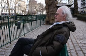 Eduardo Carrasco deja para siempre el poncho negro de Quilapayún: “No voy a volver a vivir en Chile”