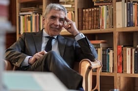 Los problemas de Chile según Carlos Peña: la estructura de las clases sociales y el conflicto generacional