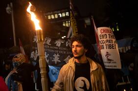 Tibetanos denuncian “los Juegos de la vergüenza” ante la sede del Comité Olímpico Internacional