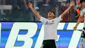 El consejo de Carlos Caszely al juvenil de Colo Colo Yastin Cuevas: “Que no se empiece a teñir el pelo, a poner aritos”