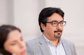 Revolución Democrática solicita la expulsión del partido de Daniel Andrade y exseremi tras polémica por convenios con Democracia Viva