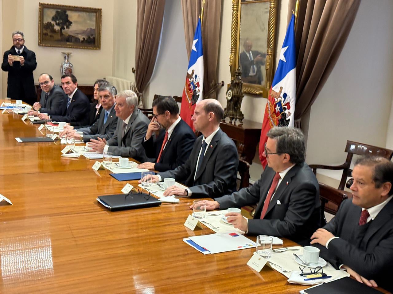 Kast encabeza cita de emergencia en La Moneda con los tres poderes del Estado por eventual tráfico de niños haitianos