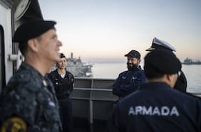 Travesía de 36 horas por mar y regreso en avión: la visita de Boric a Juan Fernández previo a cita con Kast por cable chino