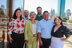 Jara se reúne con el Partido Popular para afianzar al electorado de izquierda fuera del oficialismo