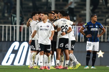 Colo Colo no está para presiones: los albos derrotan a Huachipato en el Monumental y regresan al liderato exclusivo