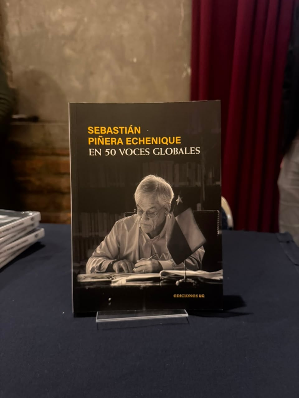 Libro Sebastián Piñera en 50 voces globales. Foto: Prensa Fundación Presidente Sebastián Piñera.
