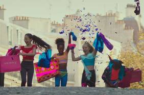 Netflix se disculpa por polémico póster acusado de sexualizar a menores