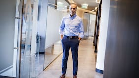 Enrique Ostale deja Falabella con una remuneración récord: $ 2.118 millones por el ejercicio 2025