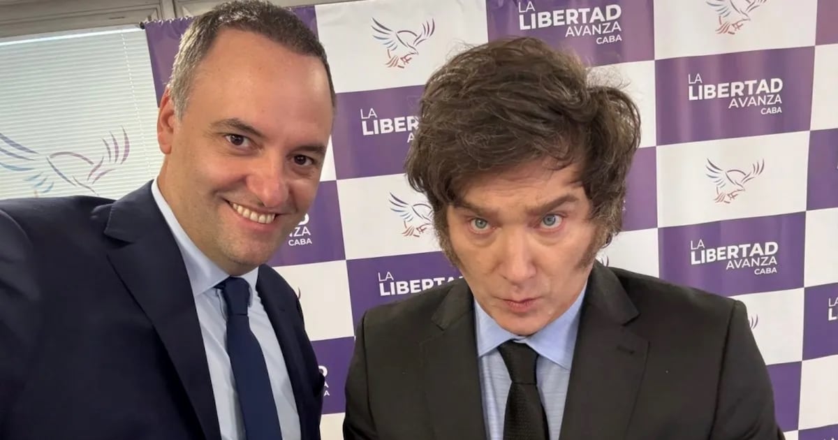 Renuncia Manuel Adorni, jefe de gabinete argentino, tras meses de cuestionamientos por sus declaraciones de patrimonio