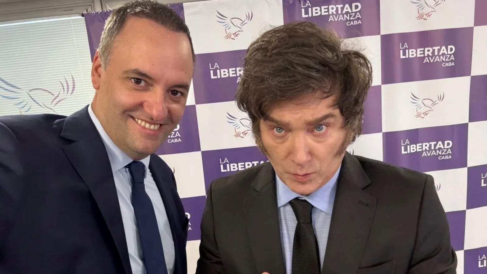Las dudas sobre el patrimonio de Manuel Adorni que aquejan al gobierno de Javier Milei - La Tercera
