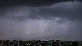 Lluvia, granizos y tormenta eléctrica obligan a declarar alerta roja en la Región Metropolitana