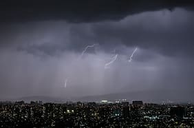 Lluvia, granizos y tormenta eléctrica obligan a declarar alerta roja en la Región Metropolitana